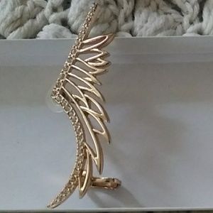 Winged ear cuff